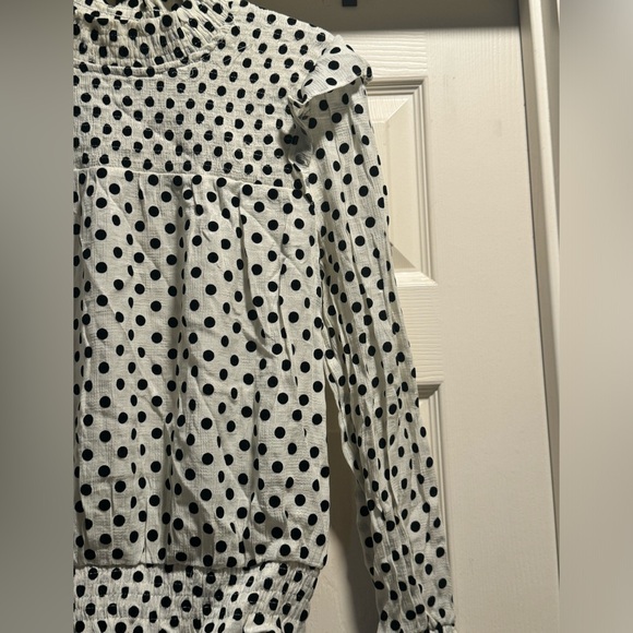 Like New Blu Pepper Women’s Smocked Long Sleeve Blouse Size Medium - Picture 3 of 6